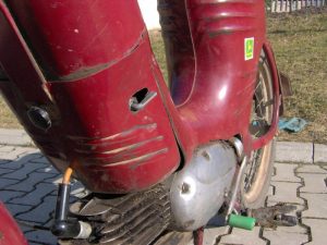 Motocykl Jawa 550 Pionýr (Pařez) z roku 1958 v původním stavu - dvířka prsíček, palivový kohoutek