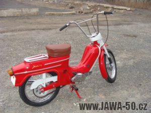 Zdařilá napodobenina prototypu Jawy 22