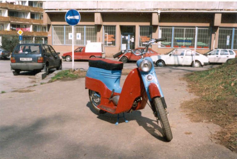 Dochovaný prototyp Jawa 550 skútr z roku 1956 - zepředu