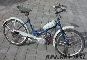 Moped Stadion S11 (Jawa 552) se starším provedením přední vidlice