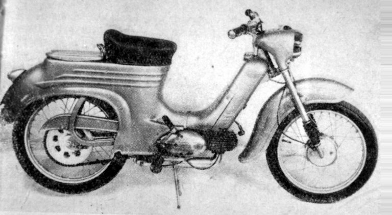 Slovenský prototyp Motocyklu Jawa 555 zprava