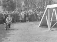 Vystavený prototyp motocyklu Jawa 555 Pionýr na Mezinárodním strojírenském veletrhu v Brně v září 1957 (foto Z. Metzker)