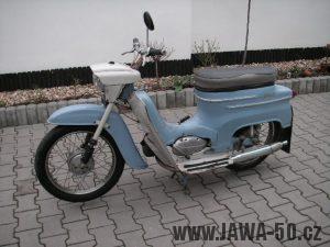 Jawa 20 z roku 1970 v odstínu Holubí modř