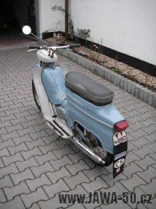 Jawa 20 z roku 1970 v odstínu Holubí modř