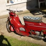 Vývozní (exportní) motocykl Jawa 50 typ 05 Pionýr z roku 1963 pro USA a Kanadu s ukazateli směru, brzdovým světlem a plexi štítem