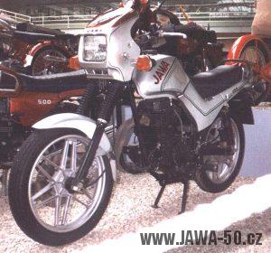 Prototyp Jawa 420 typ 823 z roku 1990 na výstavě k 70. letům Jawy v NTM v Praze 1999