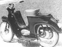 Černá oskútrovaná Jawa 555