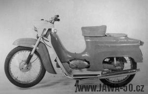 Jednomístný vývozní motocykl Jawa 05 pro Řeckou poštu a Norsko s nosičem zavazadel