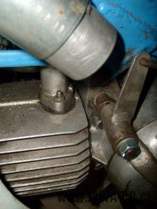 Motor Jawa 50 typ 05 s vyztužovacími žebry za válcem