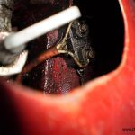Jawa 05: brzdový spínač uchycený k rámu pod nádrží