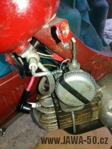 Jawa 550 Pionýr (pařez) - novější provedení karburátoru Jikov 2912P