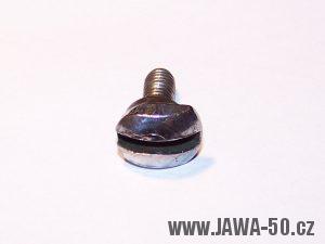 Jawa 50 - šroub krytu nad motorem s excentrickou hlavou.