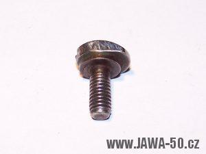 Jawa 50 - šroub krytu nad motorem s excentrickou hlavou.