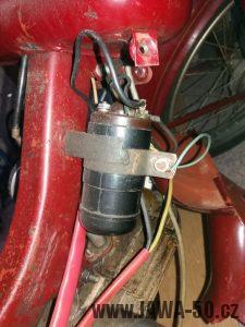 Motocykl Jawa 50 typ 550 Pionýr (pařez) z roku 1958 v originálním stavu - indukční cívka