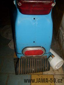 Motocykl Jawa 50 typ 21 Sport (Pionýr) z roku 1968 v původním stavu - zadní odrazka