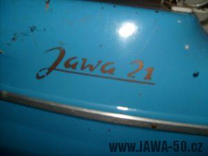 Motocykl Jawa 50 typ 21 Sport (Pionýr) z roku 1968 v původním stavu - nápis Jawa 21 na zadním blatníku