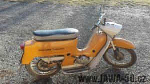 Motocykl Jawa 50 typ 220.1 Pionýr z roku 1977, odstín Žluť tmavá