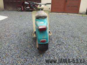 Motocykl Jawa 50 typ 05 z roku 1962 - nepůvodní krytka zadního světla