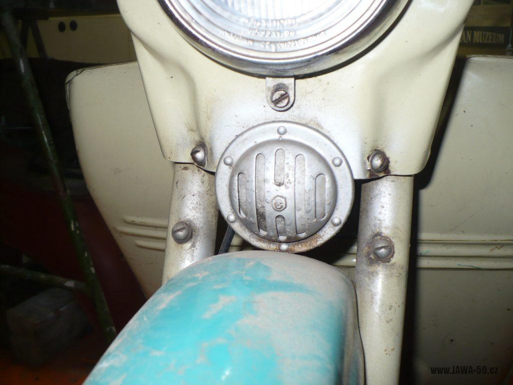 Motocykl Jawa 50 typ 05 z roku 1962 - klakson (bzučák)