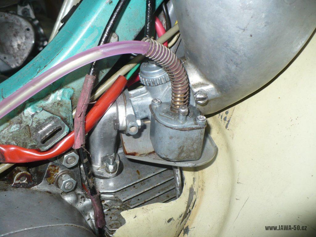 Motocykl Jawa 50 typ 05 z roku 1962 - karburátor Jikov 2915