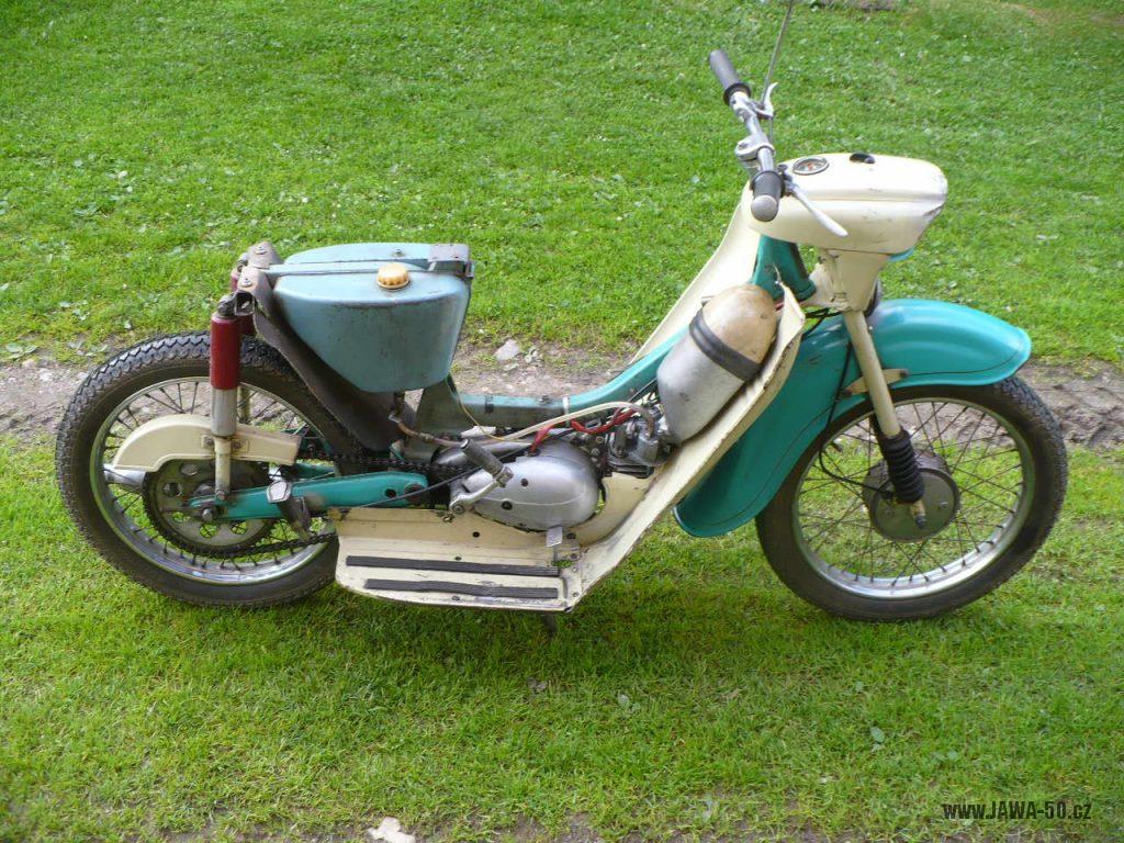 Motocykl Jawa 50 typ 05 z roku 1962 - bez zadního blatníku