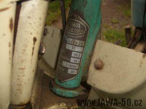 Motocykl Jawa 05 Pionýr z roku 1963 v původním stavu - výrobní štítek