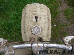 Motocykl Jawa 05 Pionýr z roku 1963 v původním stavu - tachometr