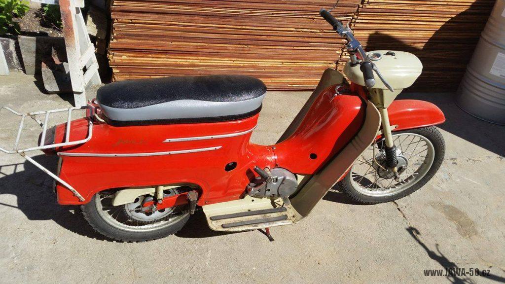 Motocykl Jawa 20 Pionýr z roku 1968 s atypickým výrobním číslem v původním stavu