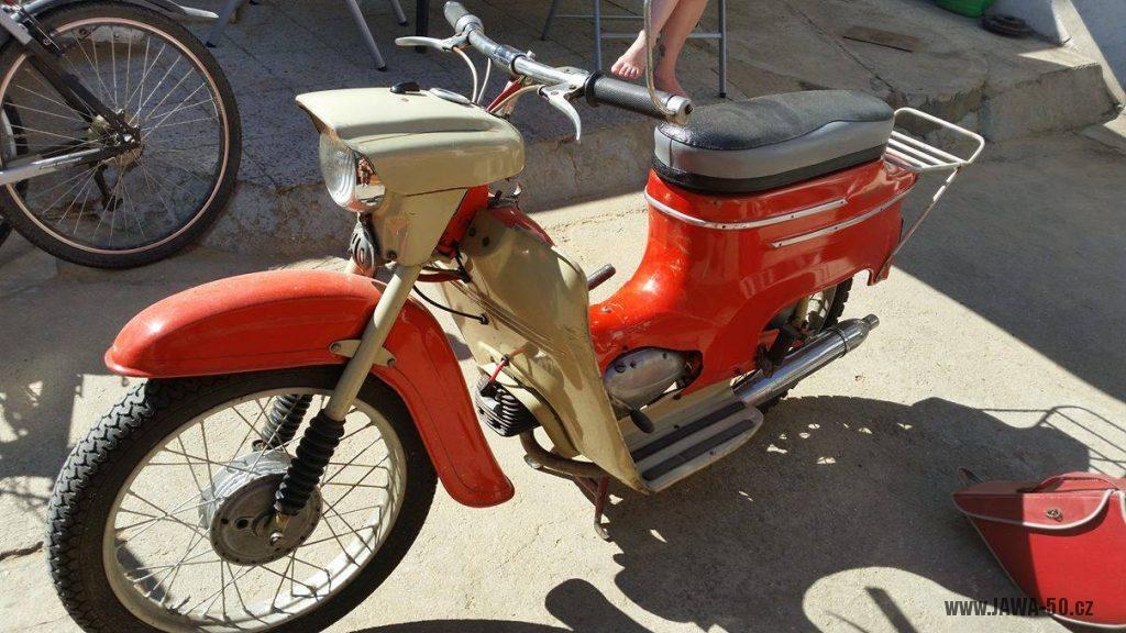 Motocykl Jawa 20 Pionýr z roku 1968 s atypickým výrobním číslem v původním stavu