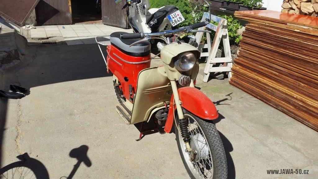 Motocykl Jawa 20 Pionýr z roku 1968 s atypickým výrobním číslem v původním stavu