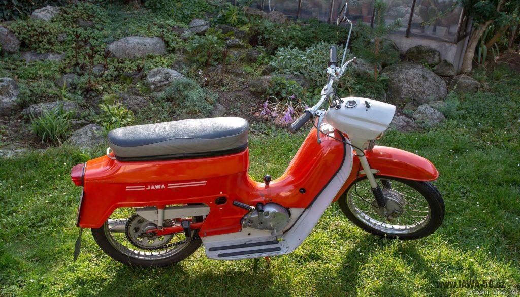 Motocykl Jawa 50 typ 220 Pionýr z roku 1977 v původním stavu