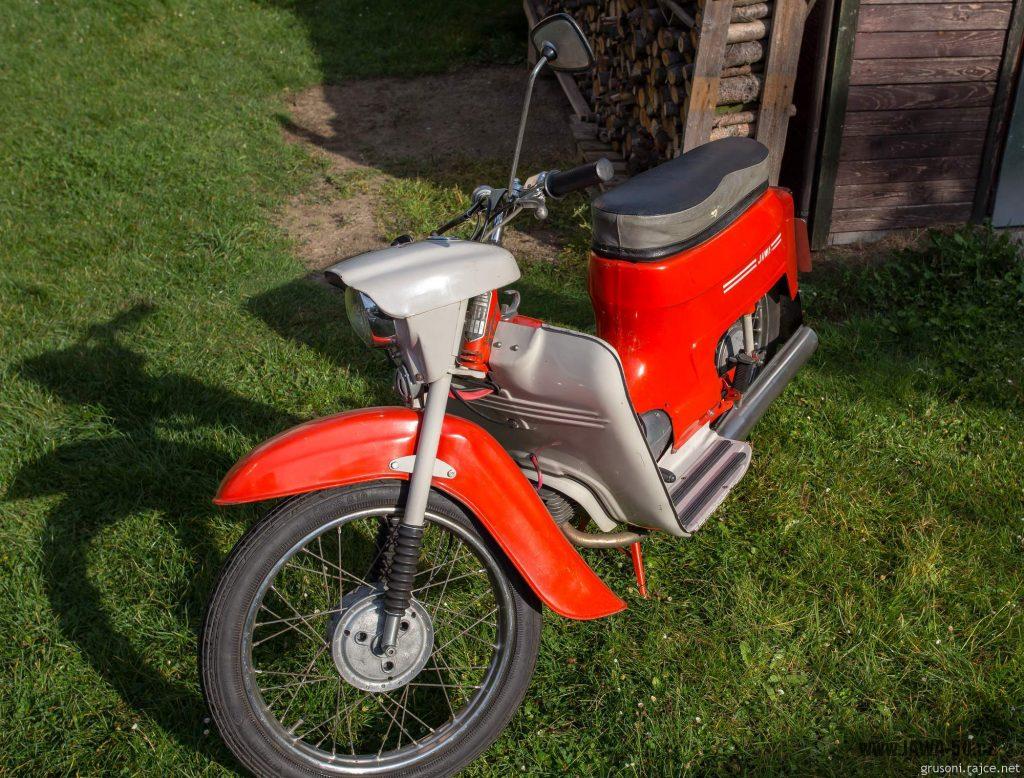 Motocykl Jawa 50 typ 220 Pionýr z roku 1977 v původním stavu