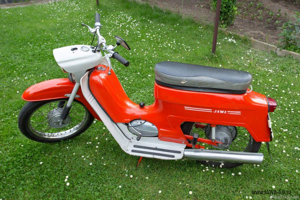 Motocykl Jawa 50 typ 220 Pionýr z roku 1977 v původním stavu