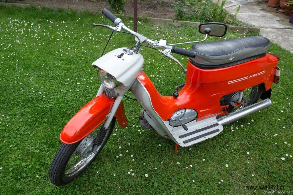 Motocykl Jawa 50 typ 220 Pionýr z roku 1977 v původním stavu