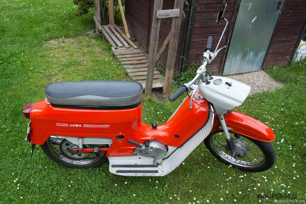 Motocykl Jawa 50 typ 220 Pionýr z roku 1977 v původním stavu