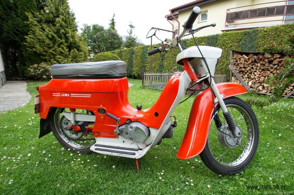 Motocykl Jawa 50 typ 220 Pionýr z roku 1977 v původním stavu