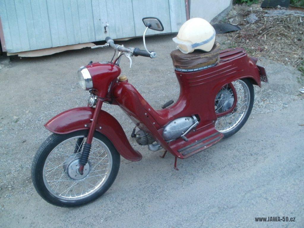 Oskútrovaný motocykl Jawa 555 Pionýr z roku 1962 zrestaurovaný