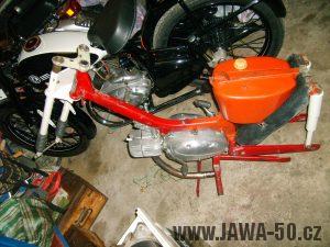Motocykl Jawa 50 typ 05 Pionýr z roku 1963 v původním stavu