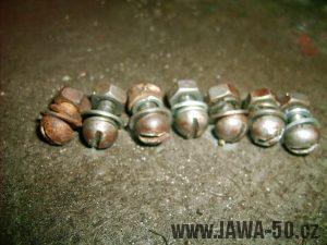 Motocykl Jawa 50 typ 05 Pionýr z roku 1963 v původním stavu - spojovací materiál (šrouby)