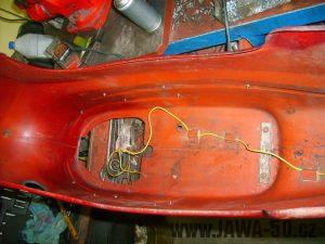 Motocykl Jawa 50 typ 05 Pionýr z roku 1963 v původním stavu - elektroinstalace zadního světla