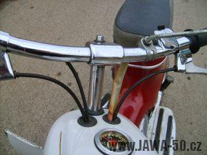 Motocykl Jawa 50 typ 05 Pionýr z roku 1963 v původním stavu - řídítka