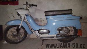 Motocykl Jawa 50 typ 20 Pionýr z roku 1969 holubí modř v původním stavu