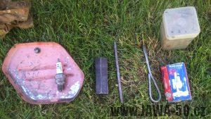 Motocykl Jawa 50 typ 223 Mustang z roku 1977 - originální nářadí