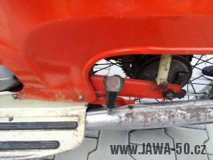 Motocykl Jawa 50 typ 20 Pionýr z roku 1969 v původním stavu - zadní blatník, výfuk a stupačky