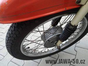 Motocykl Jawa 50 typ 20 Pionýr z roku 1969 v původním stavu - přední blatník a kolo