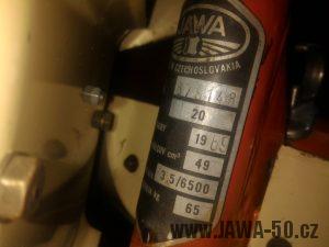Motocykl Jawa 50 typ 20 Pionýr z roku 1969 v původním stavu - výrobní štítek