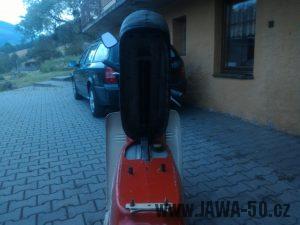 Motocykl Jawa 50 typ 20 Pionýr z roku 1969 v původním stavu - odklopené sedadlo