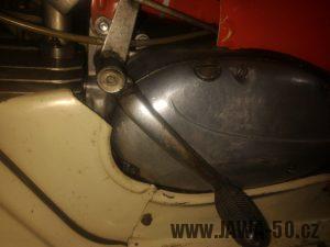 Motocykl Jawa 50 typ 20 Pionýr z roku 1969 v původním stavu - radící páka