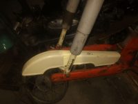 Motocykl Jawa 50 typ 20 Pionýr z roku 1969 v původním stavu - zadní tlumiče a kryt řetězu