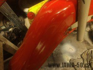 Motocykl Jawa 50 typ 20 Pionýr z roku 1969 v původním stavu - přední blatník
